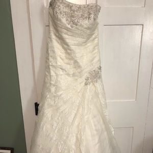 David’s Bridal Wedding Gown fit flare 14 NWT